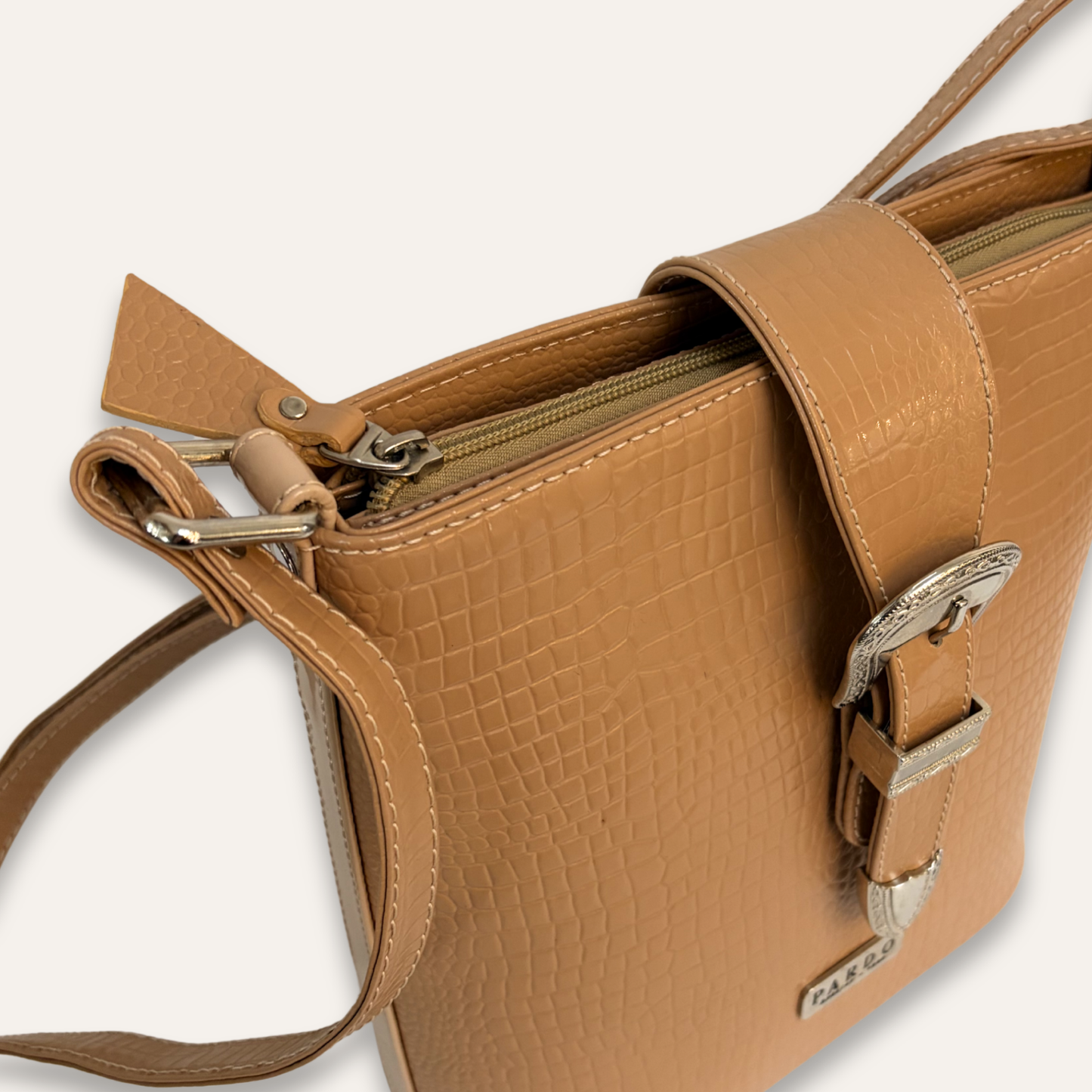 manos libres grande hebilla beige
