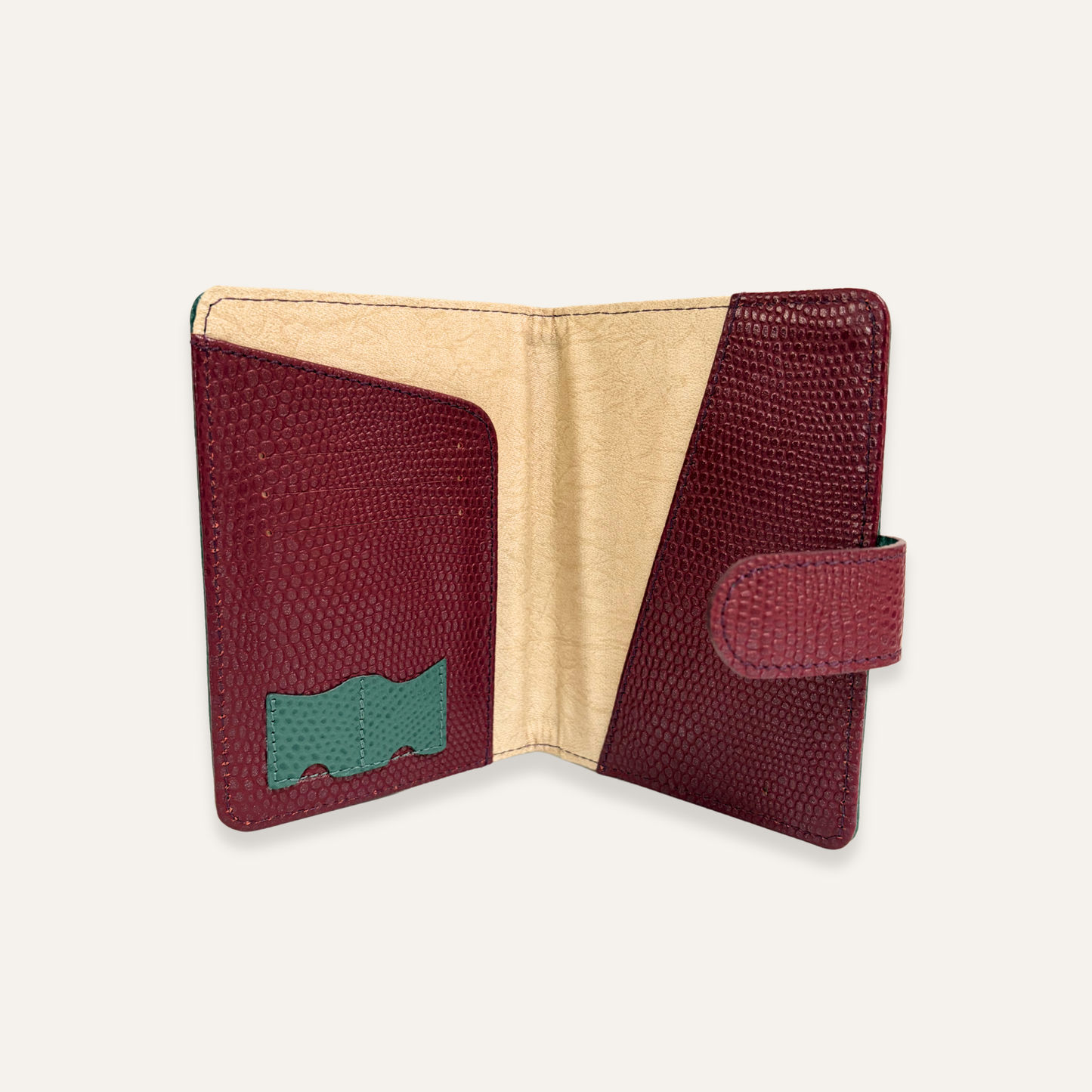 Porta pasaporte en cuero verde