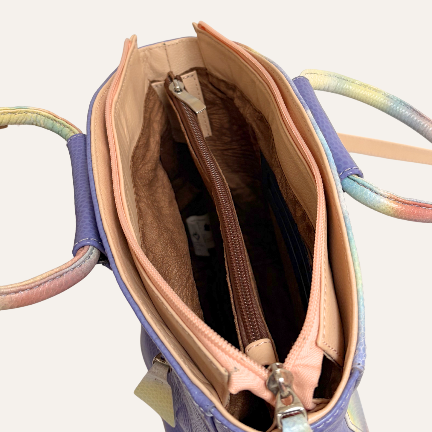 Cartera trapecio con asas