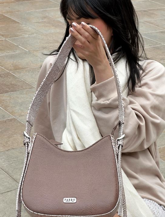 Bolso media luna mediano mocca