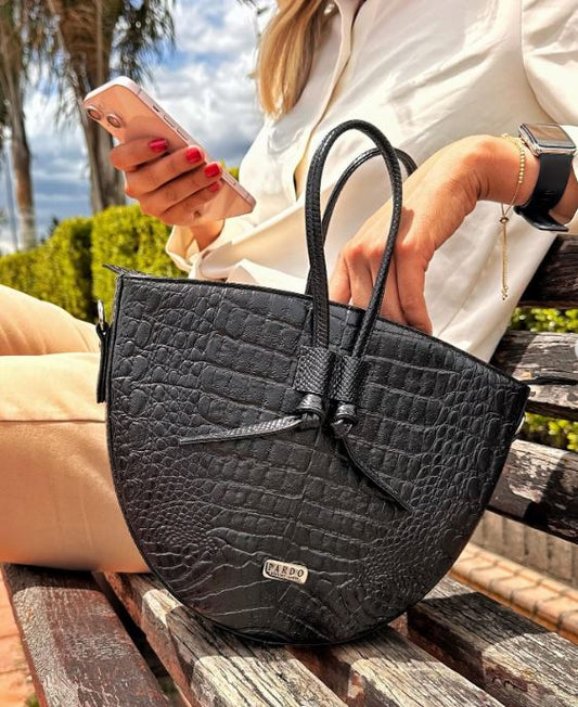 Cartera mediana de cordones negro