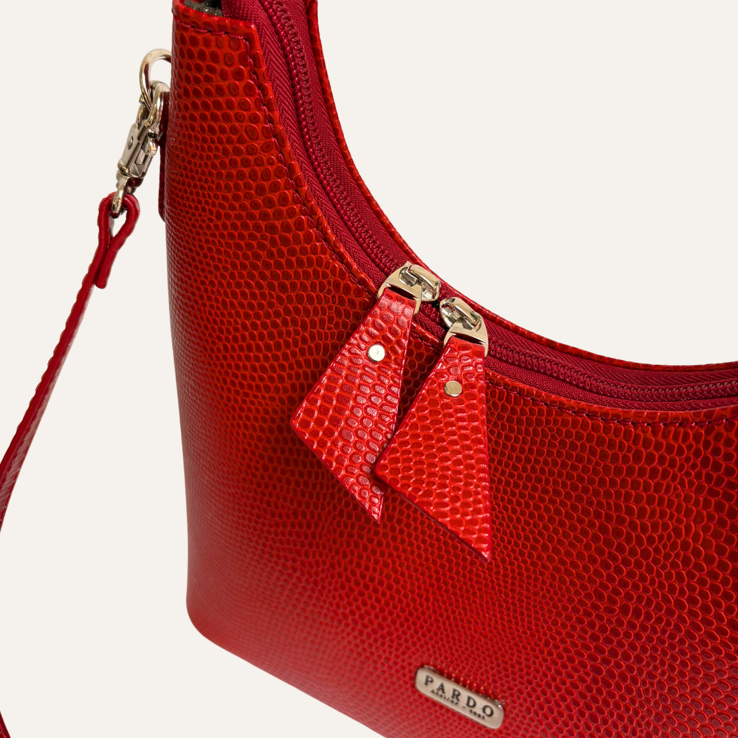 Cartera mediana clasica roja