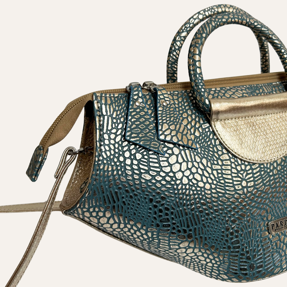 Cartera abanico satchel en cuero folia carey azul dorado