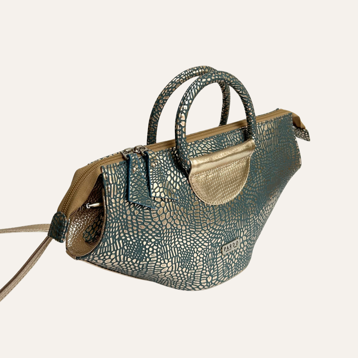 Cartera abanico satchel en cuero folia carey azul dorado