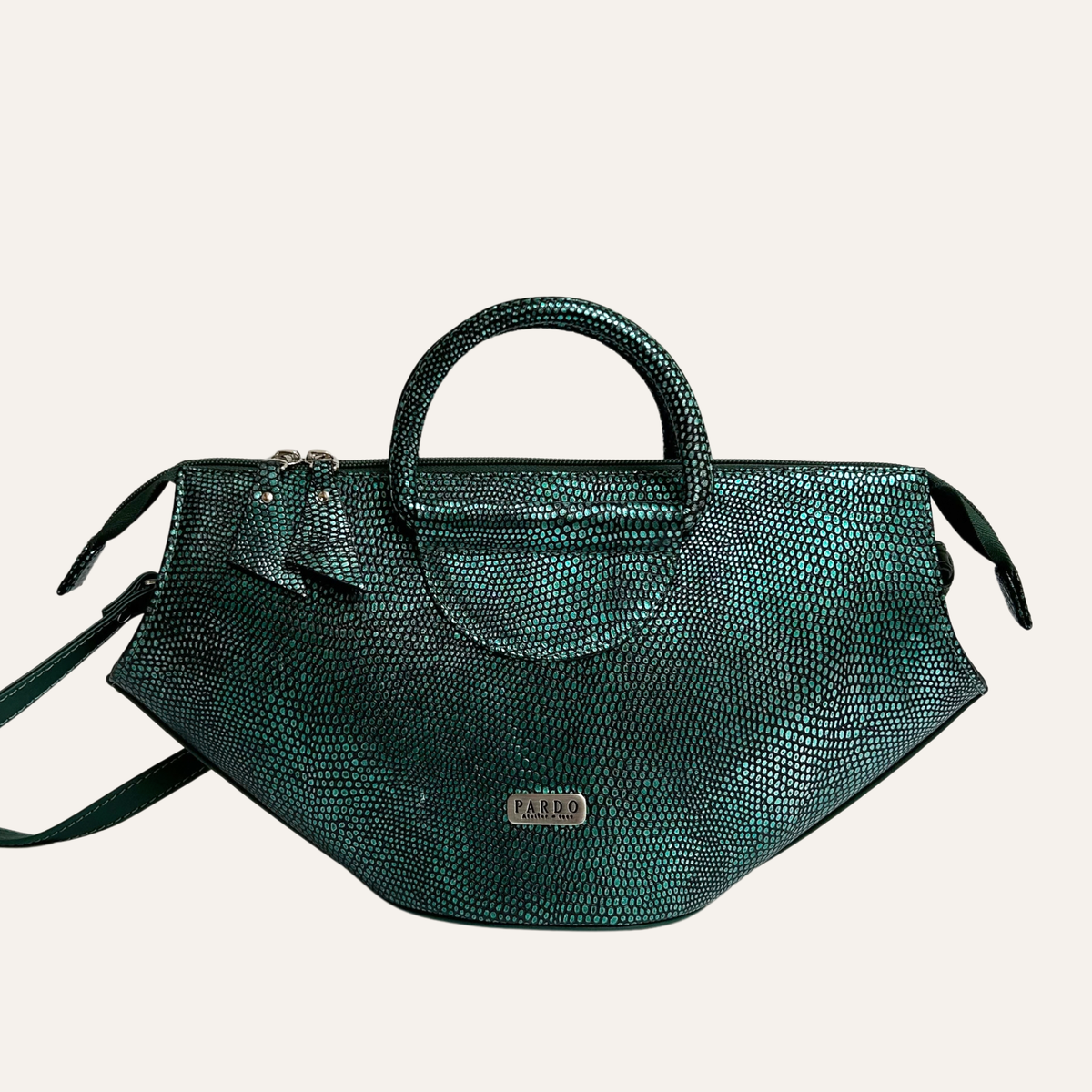 Cartera abanico satchel en cuero verde metalizado