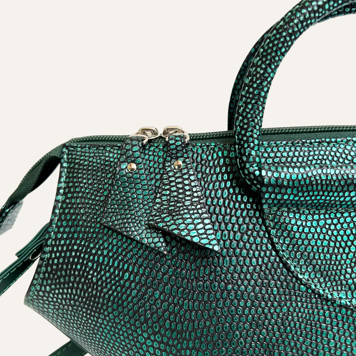 Cartera abanico satchel en cuero verde metalizado