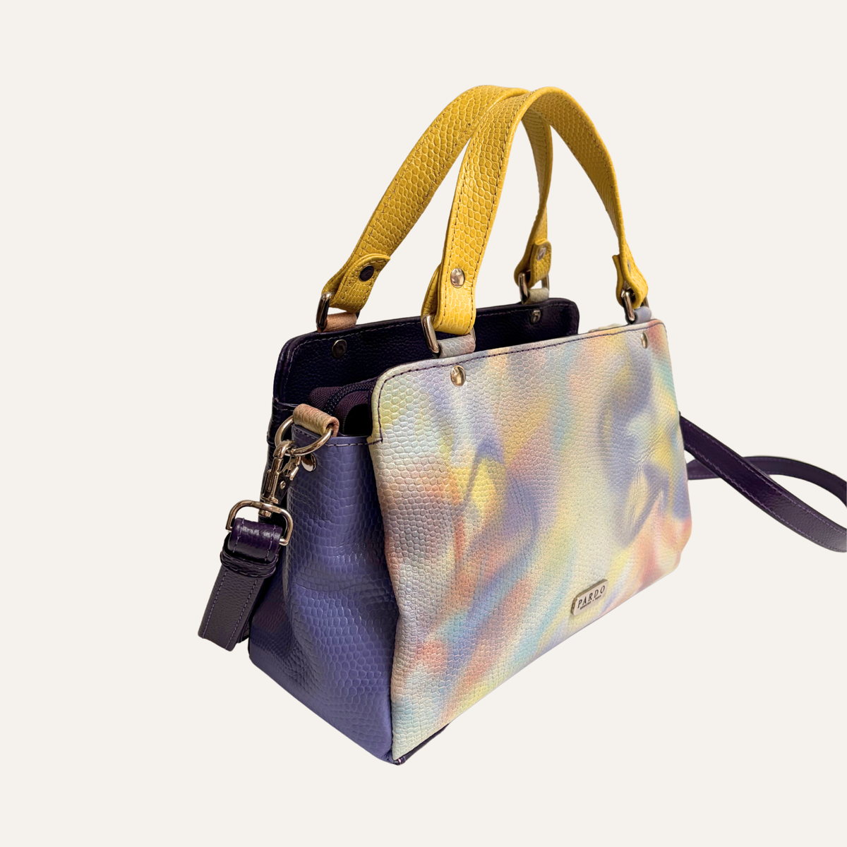 Satchel mediano multicompartimientos en cuero lila marmolado