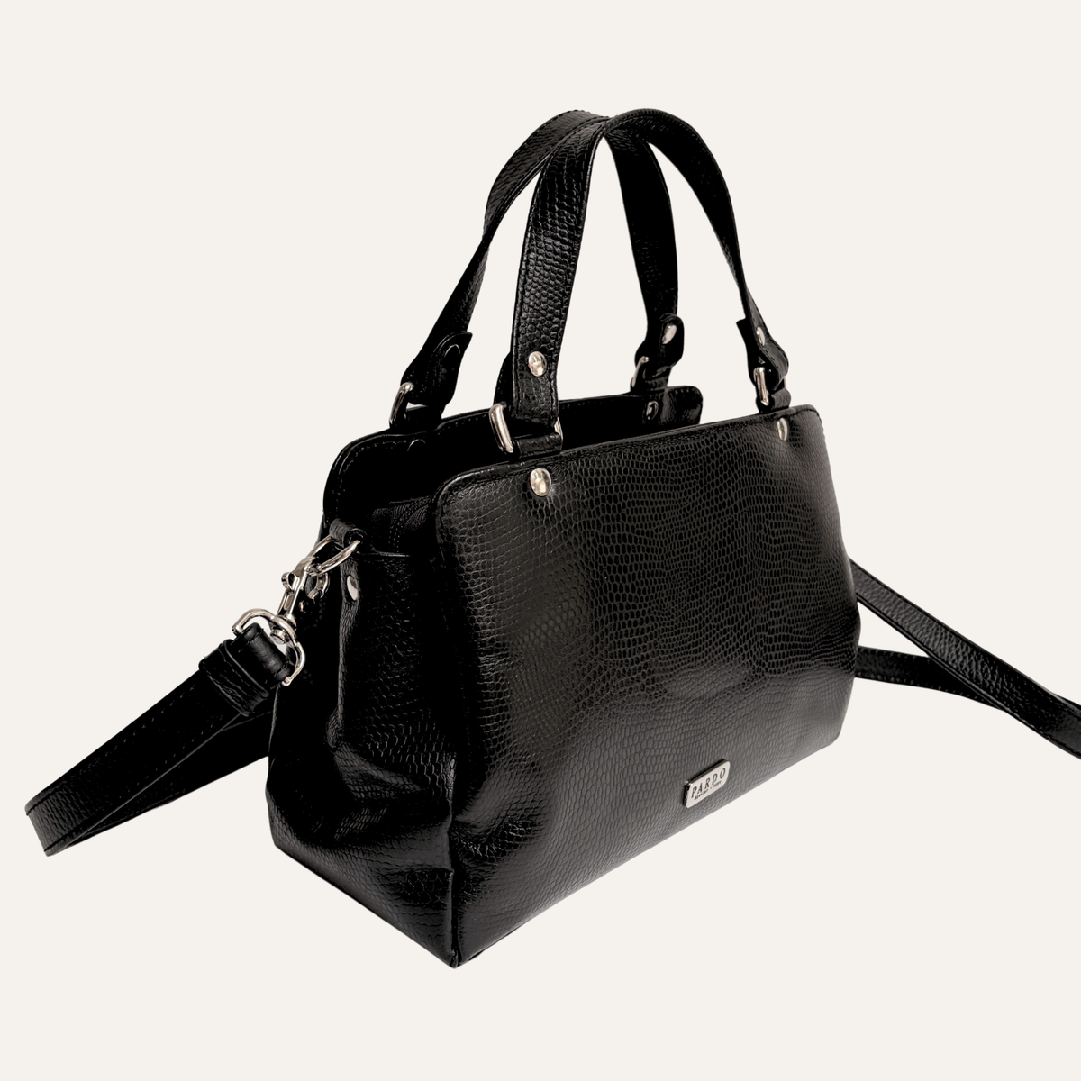 Satchel mediano multicompartimientos en cuero negro