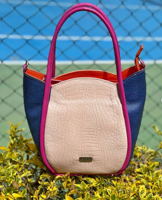 Cartera petalos rosa