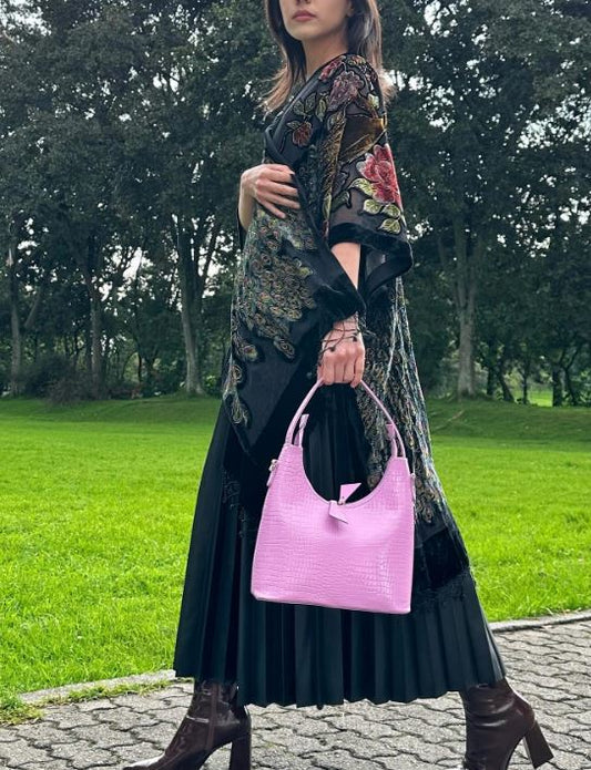 Cartera mediana clasica lila charol
