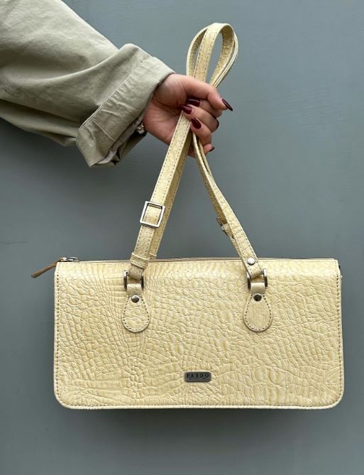 Cartera postal amarillo mantequilla