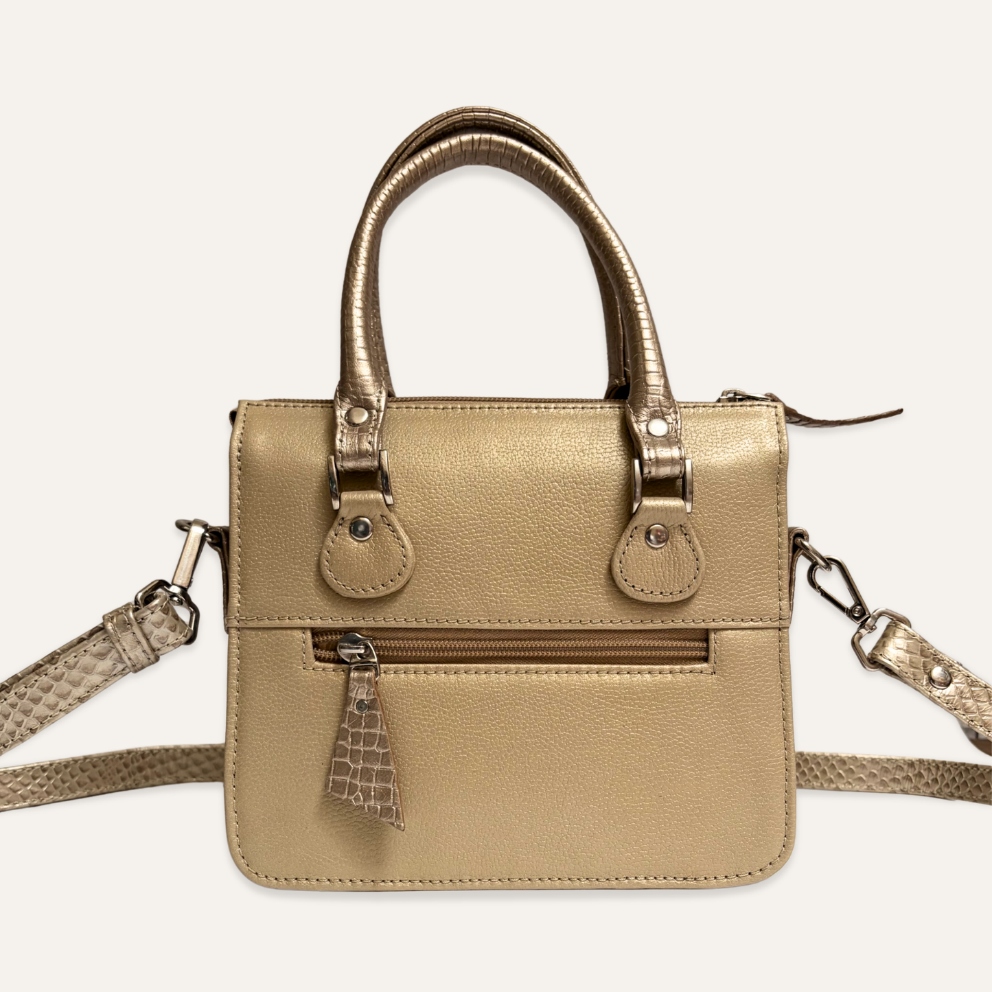 Cartera compartimientos dorado grabado