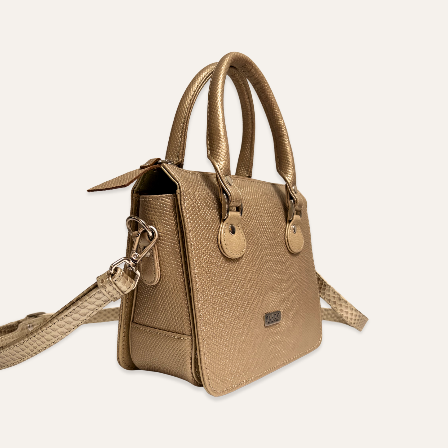 Cartera compartimientos dorado