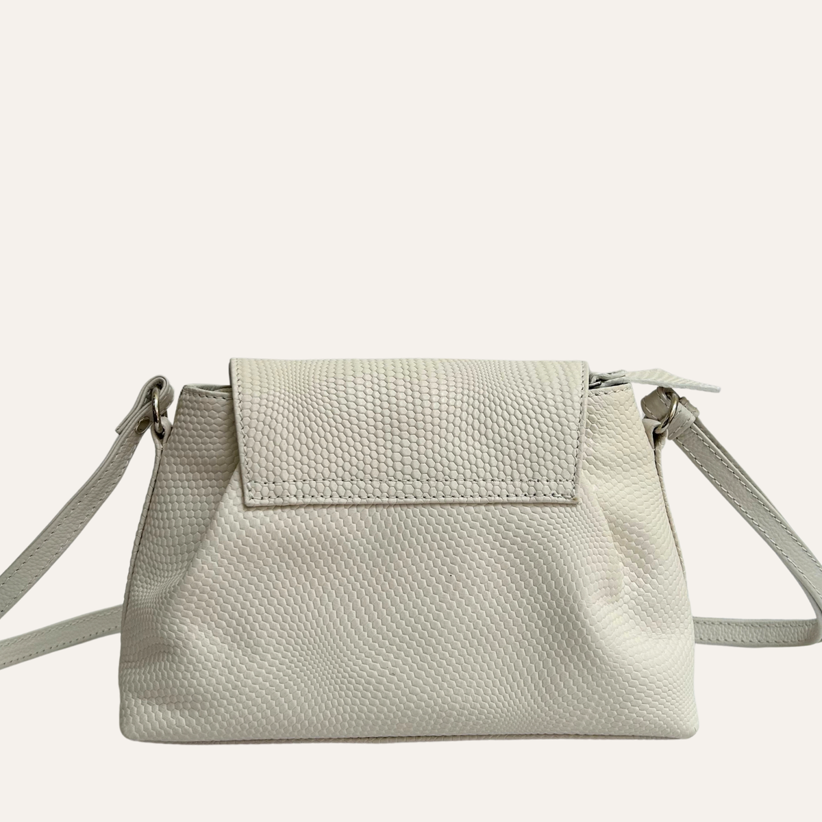 Manos libres mini solapa en cuero beige
