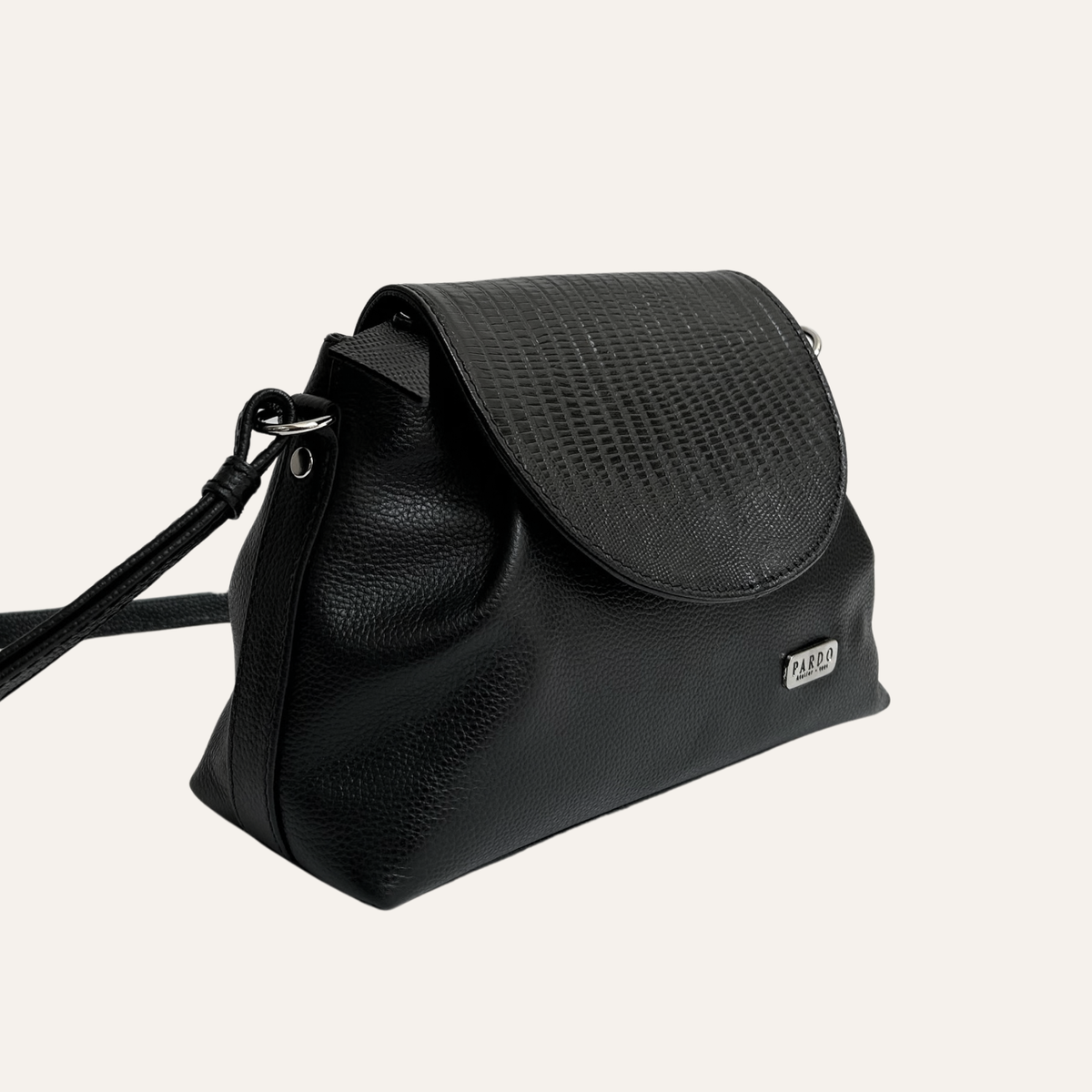 Manos libres mini solapa en cuero negro