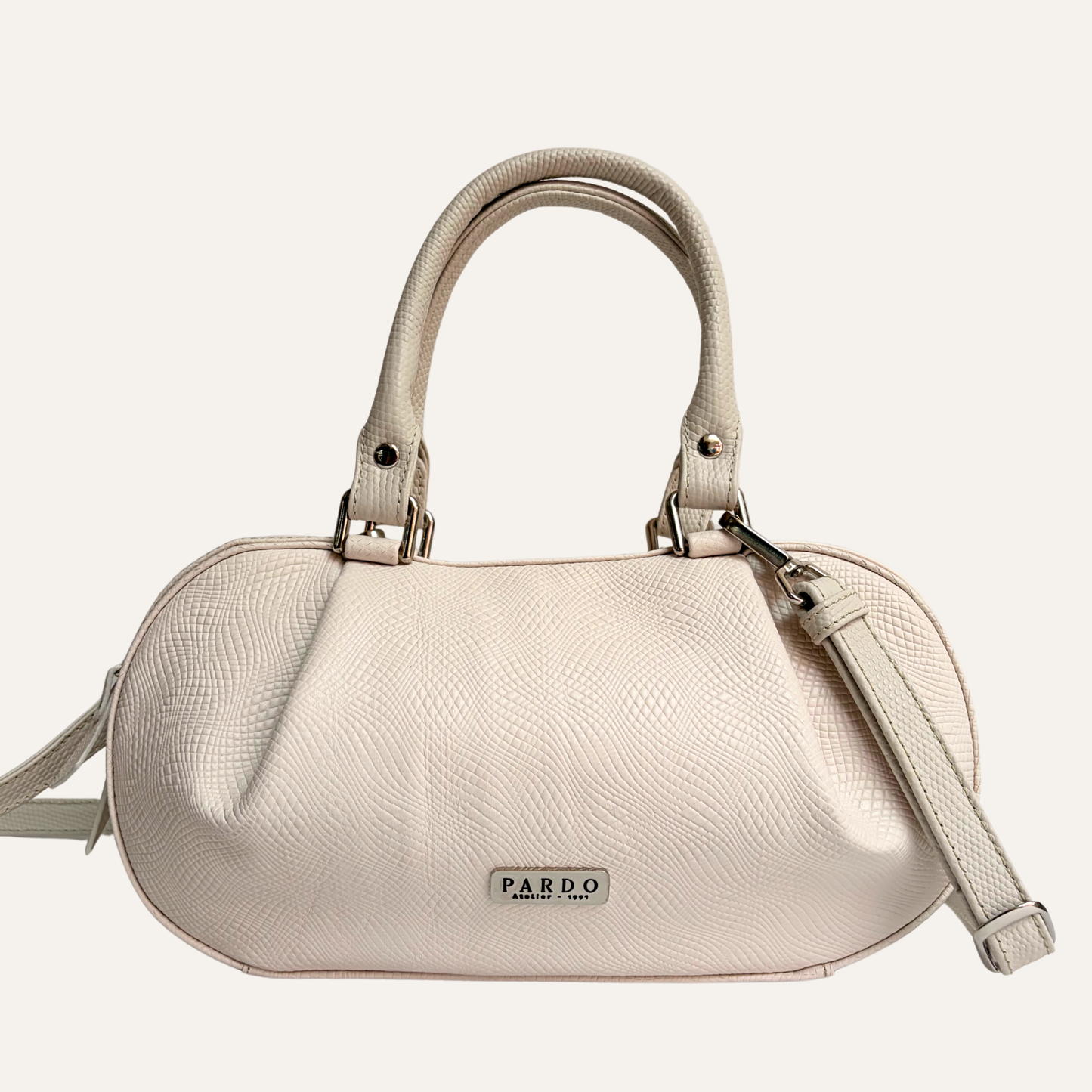 Baul abombado beige
