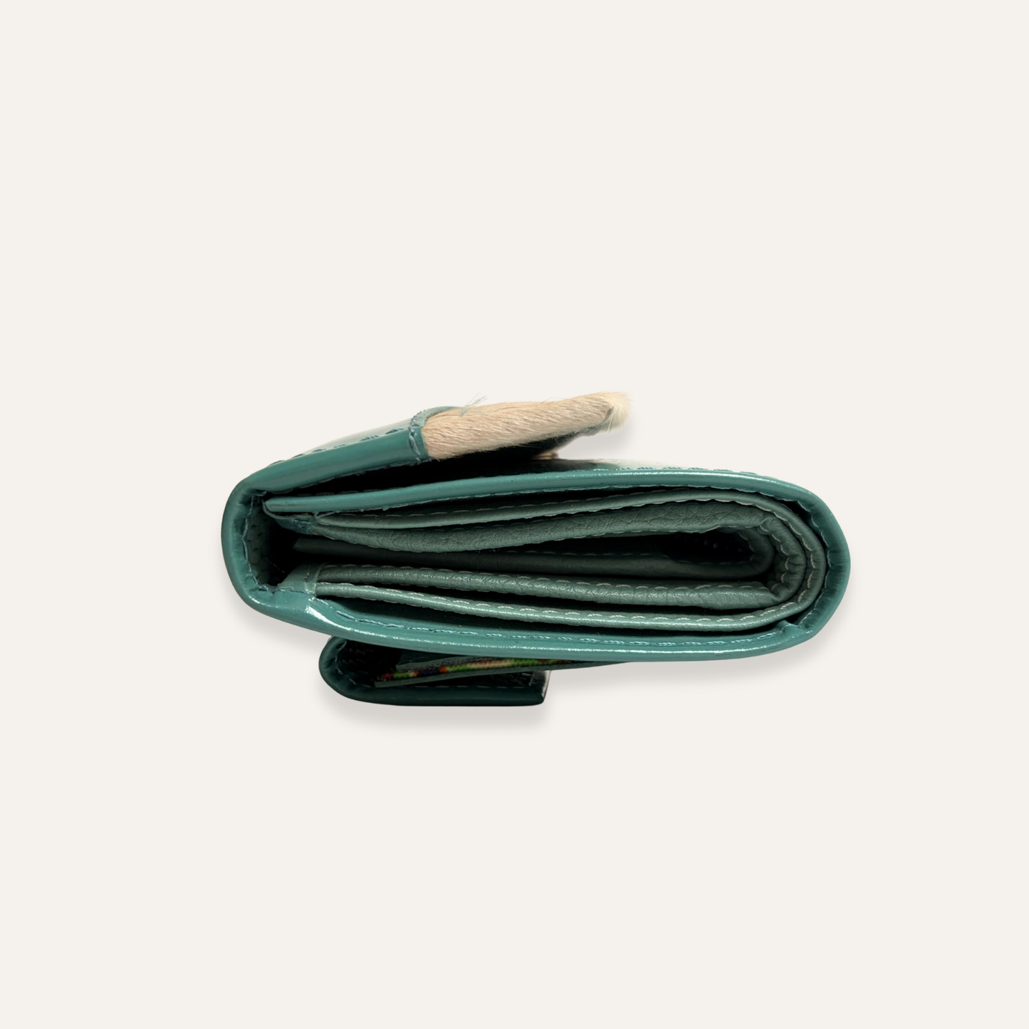 Billetera mediana verde menta tapa pelo