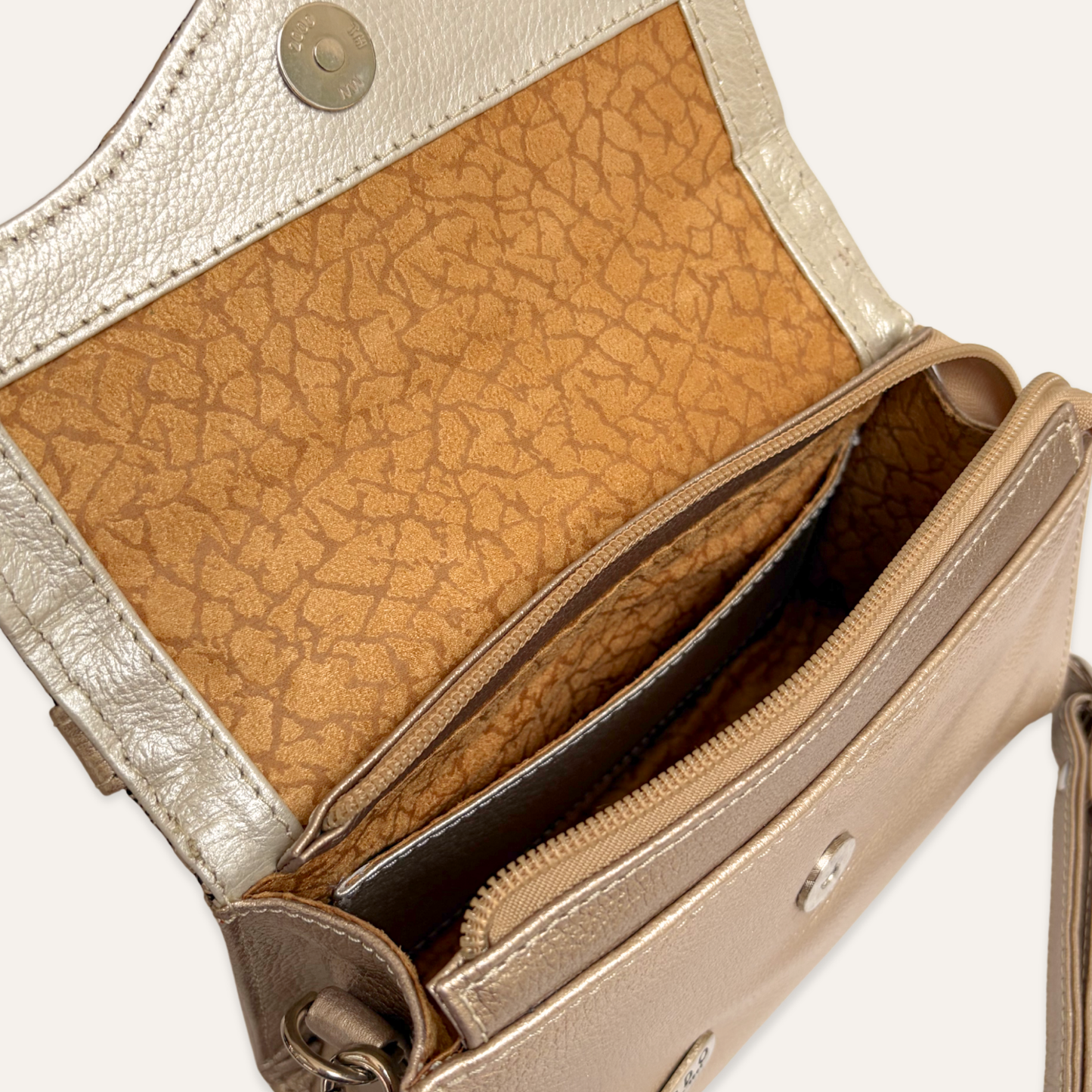 Cartera fiesta dorada