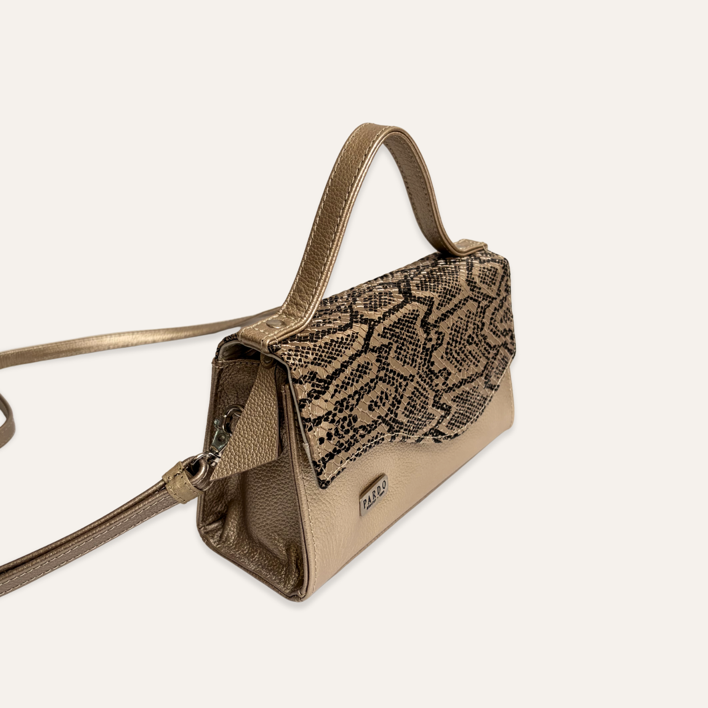 Cartera fiesta dorada