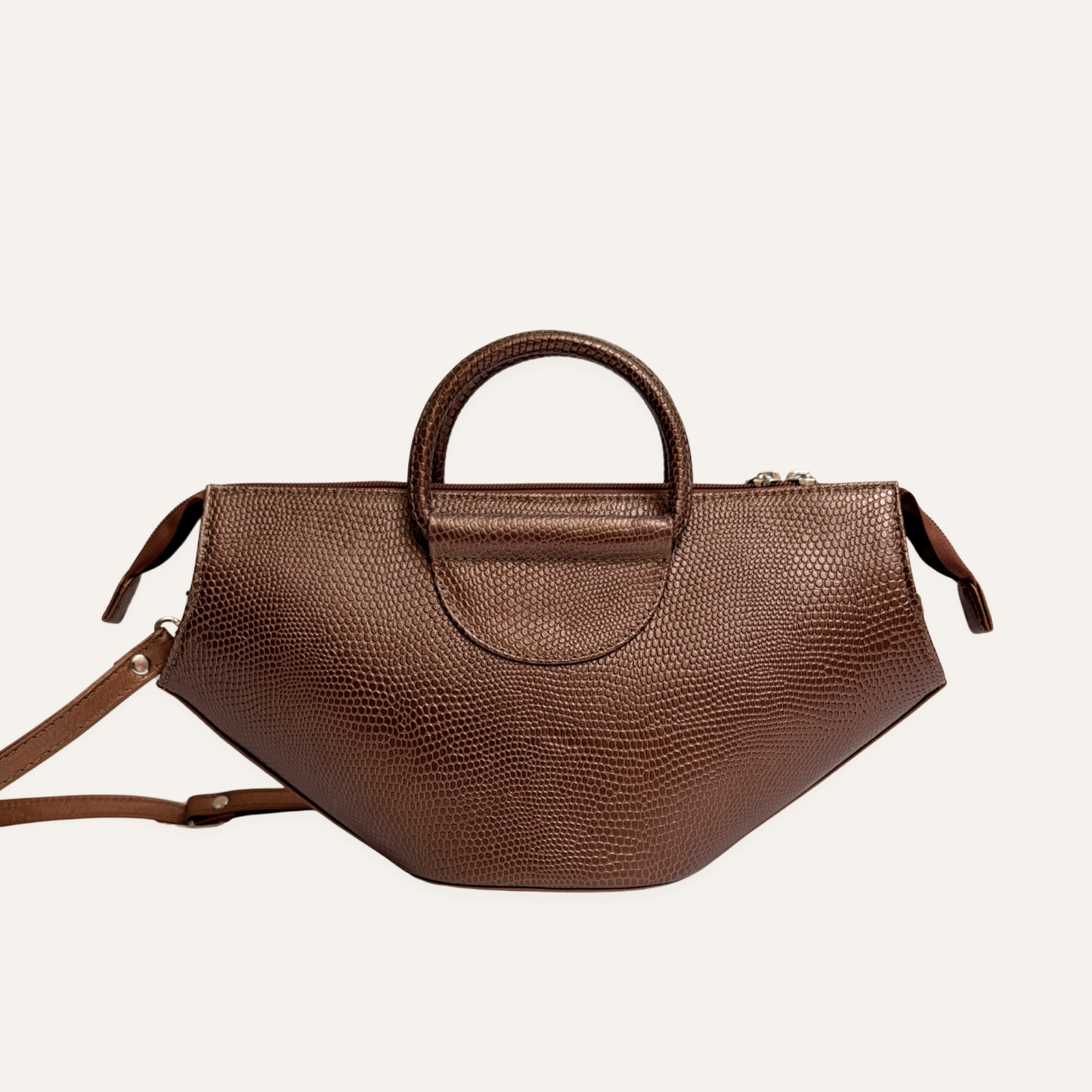 Cartera aro media luna cafe metalizado