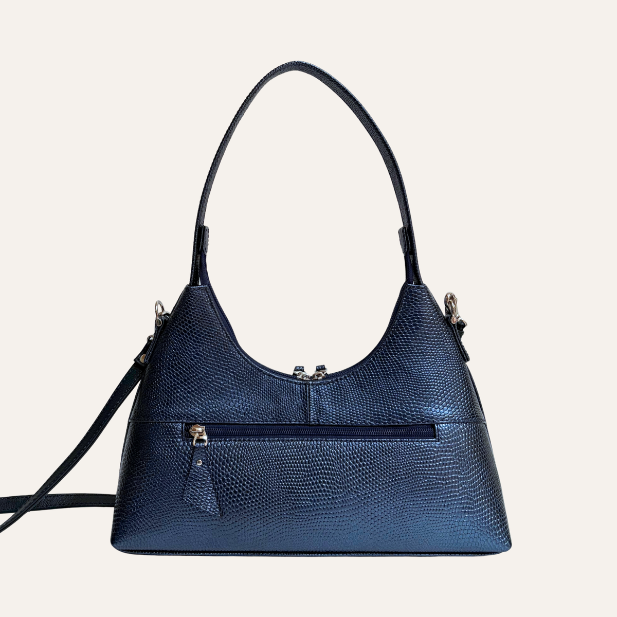Cartera serena en cuero azul metalizado
