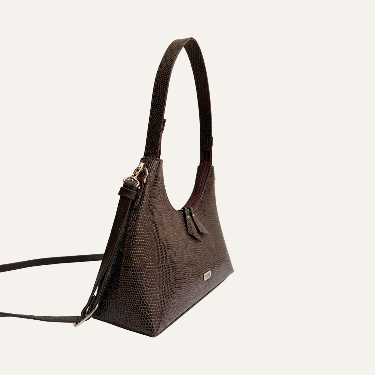 Cartera serena en cuero cafe oscuro