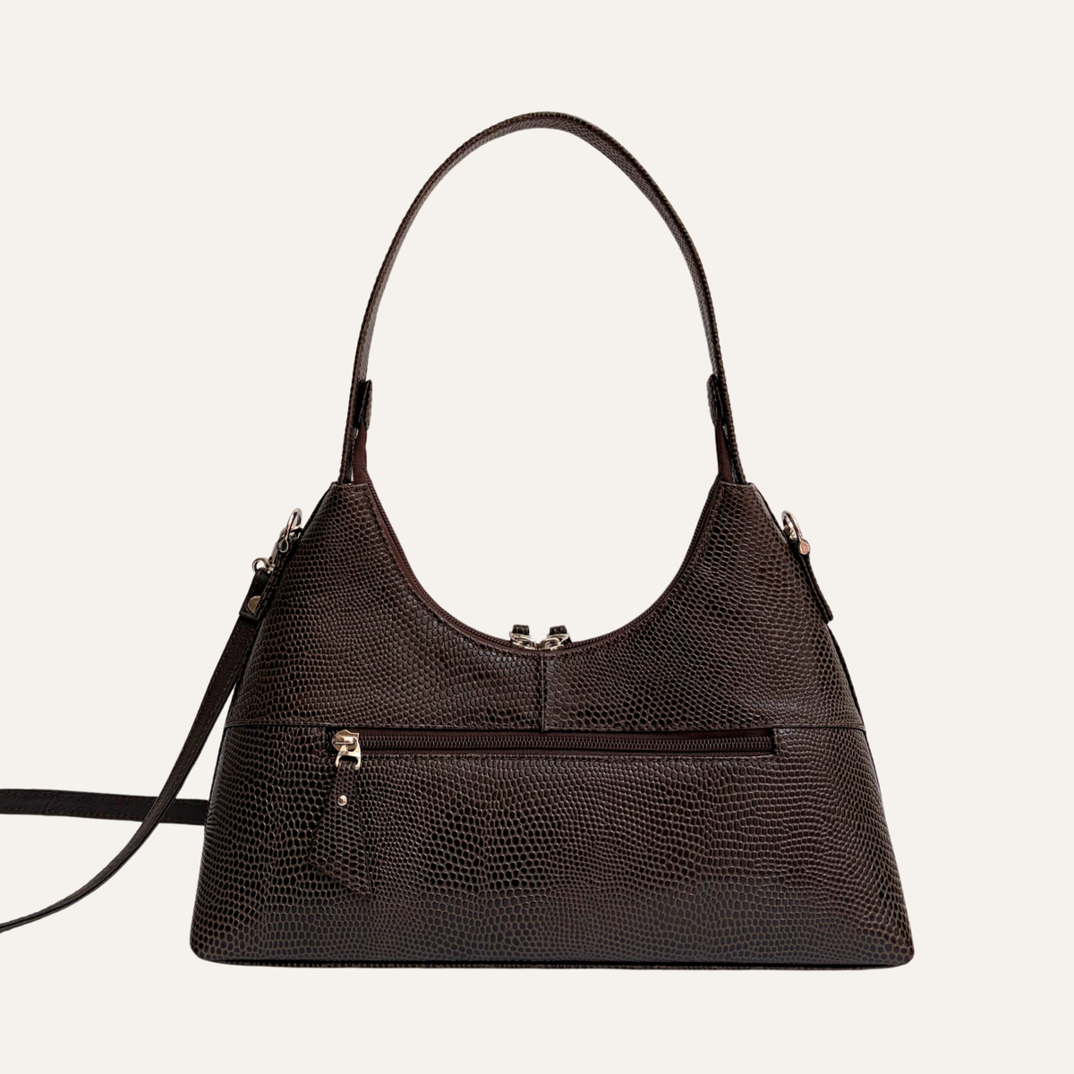 Cartera serena en cuero cafe oscuro