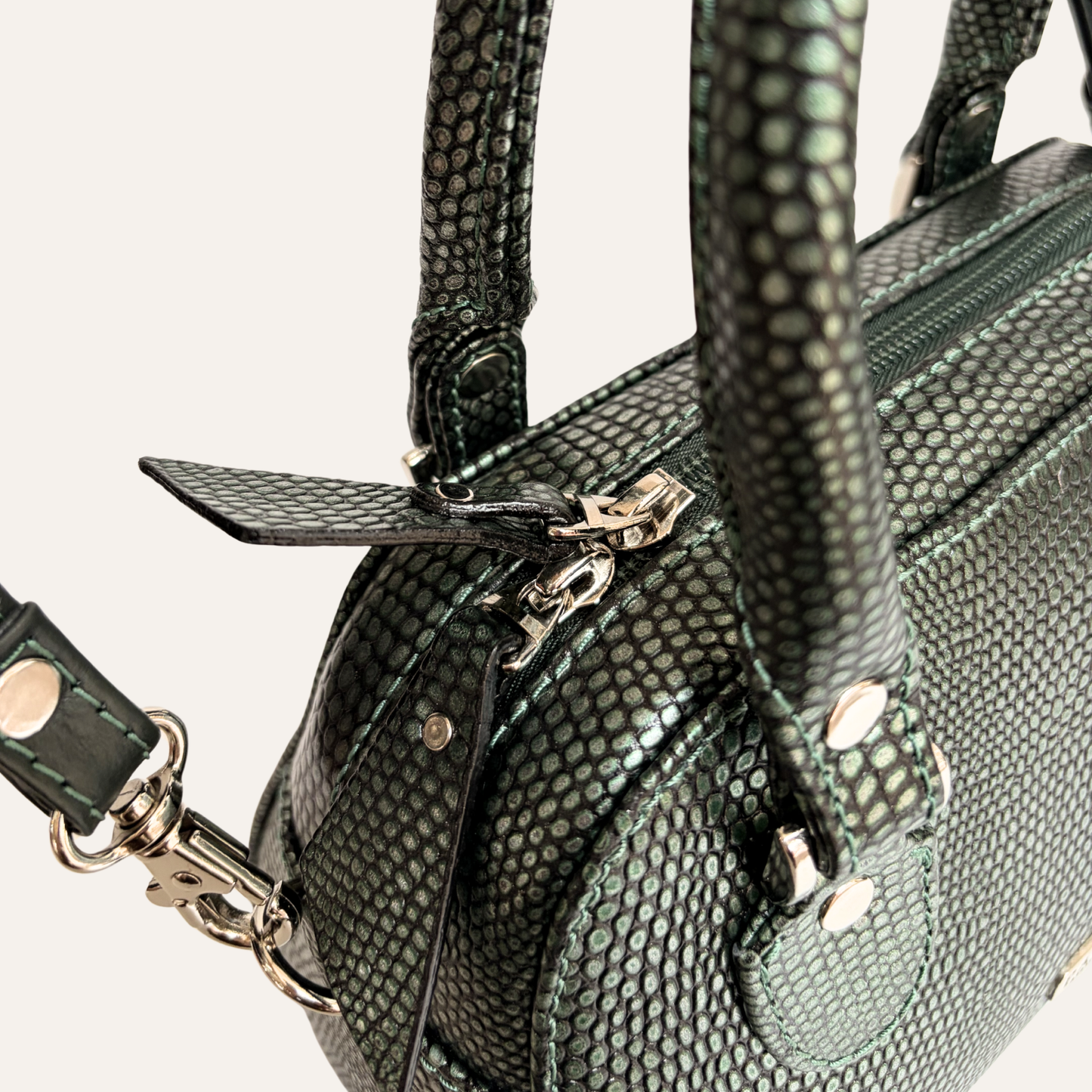 Cartera gracia verde metalizada