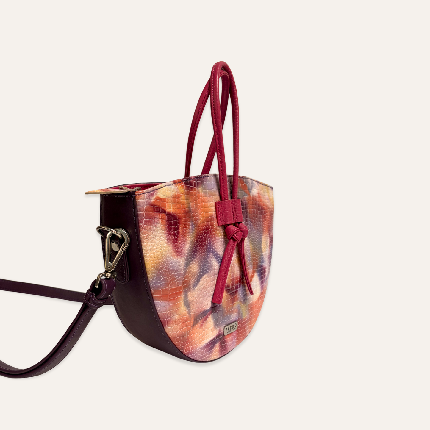 Cartera mediana de cordones morado camuflado