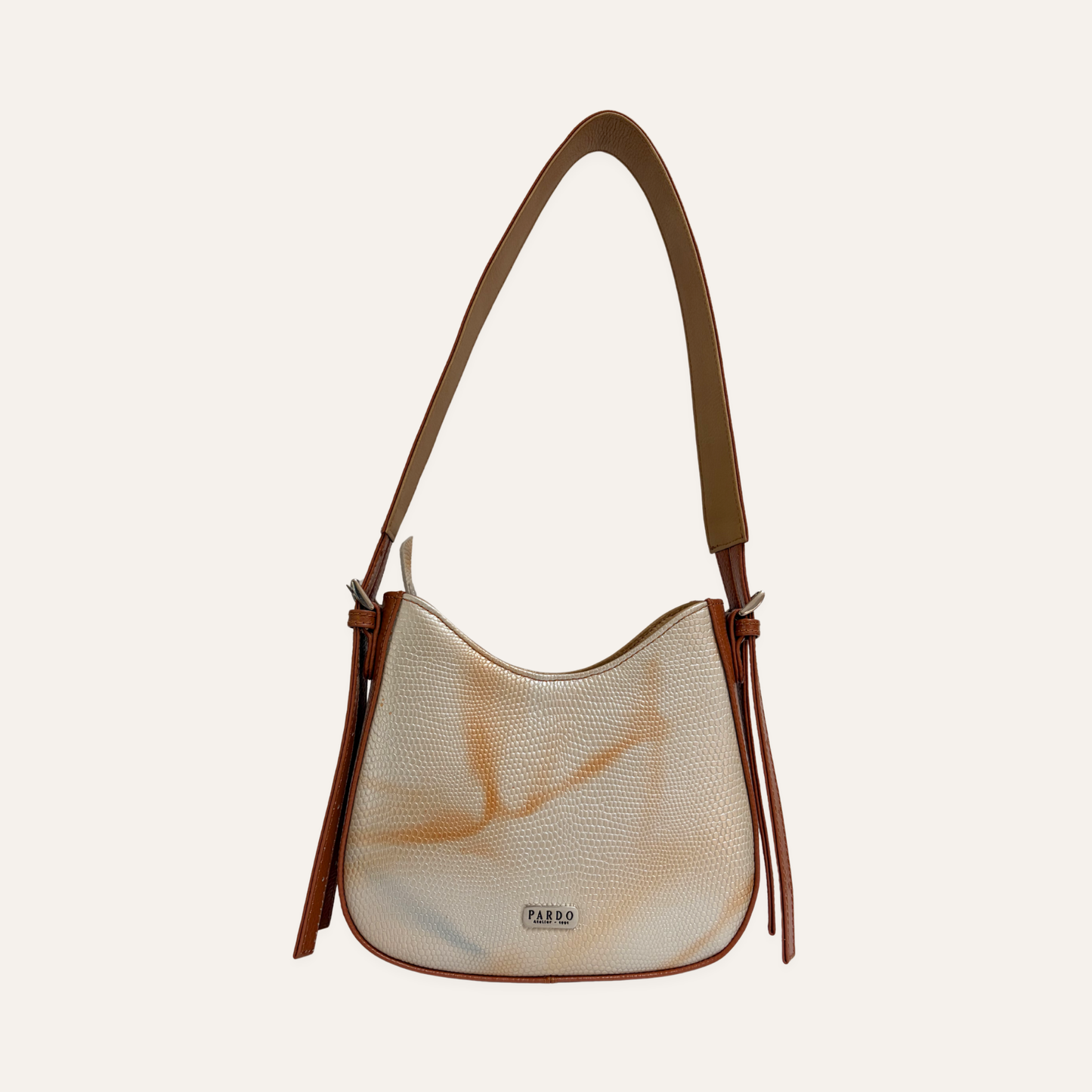 Bolso media luna mediano beige marmolado
