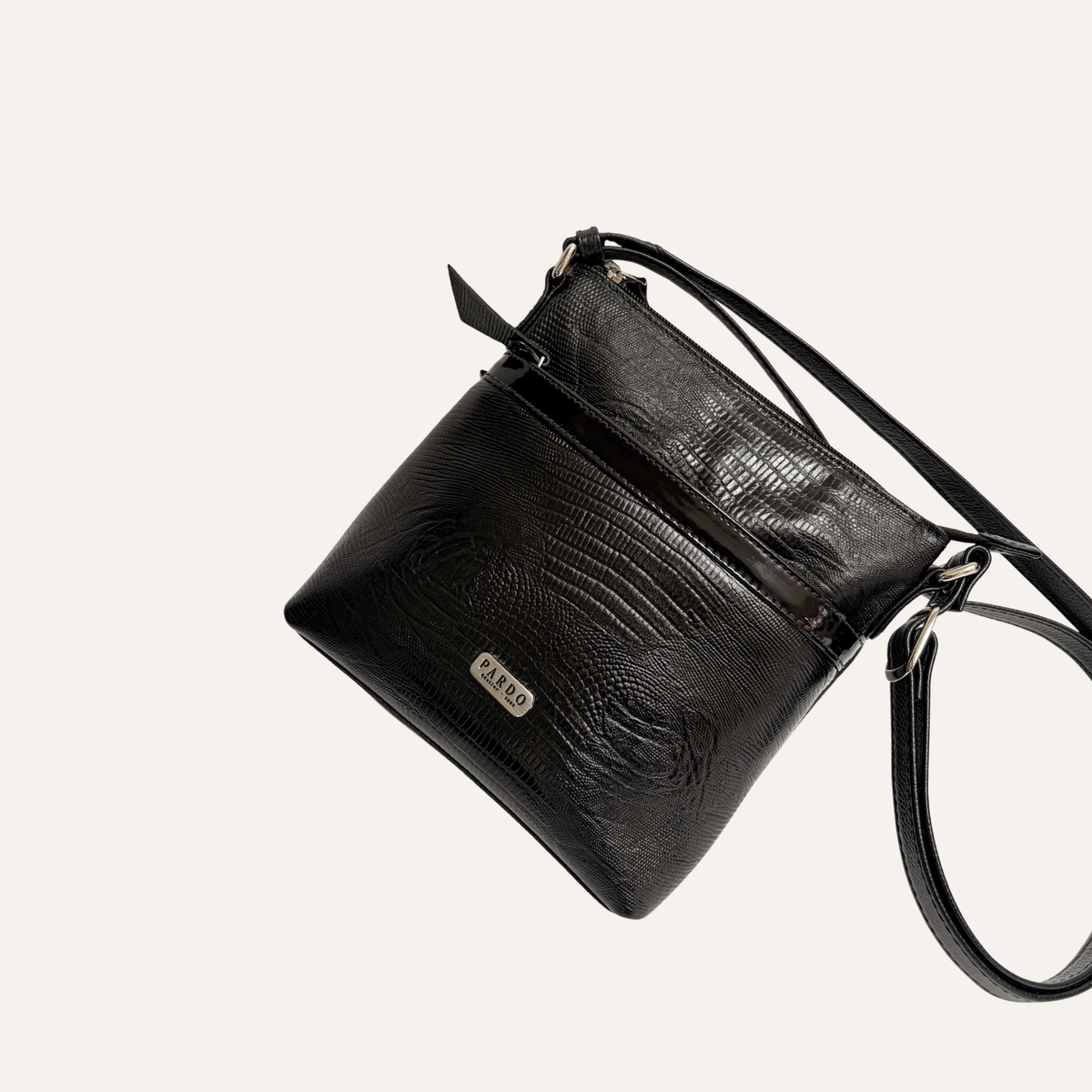 Manos libres con bolsillo frontal en cuero negro