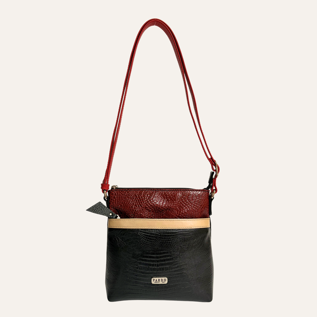 Manos libres con bolsillo frontal en cuero negro y rojo