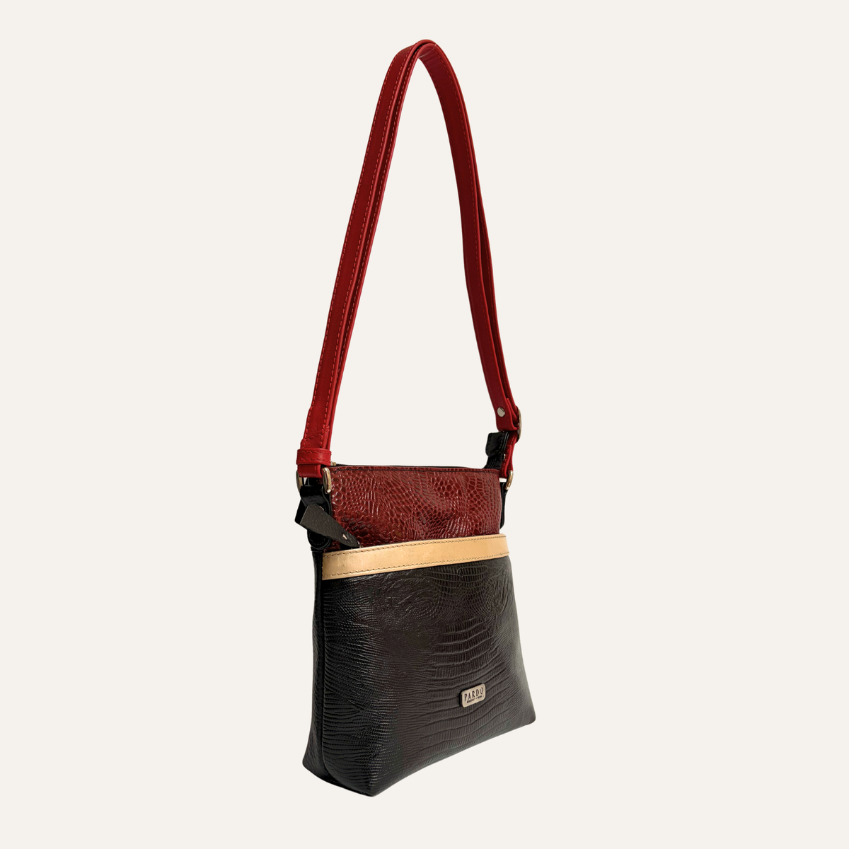 Manos libres con bolsillo frontal en cuero negro y rojo