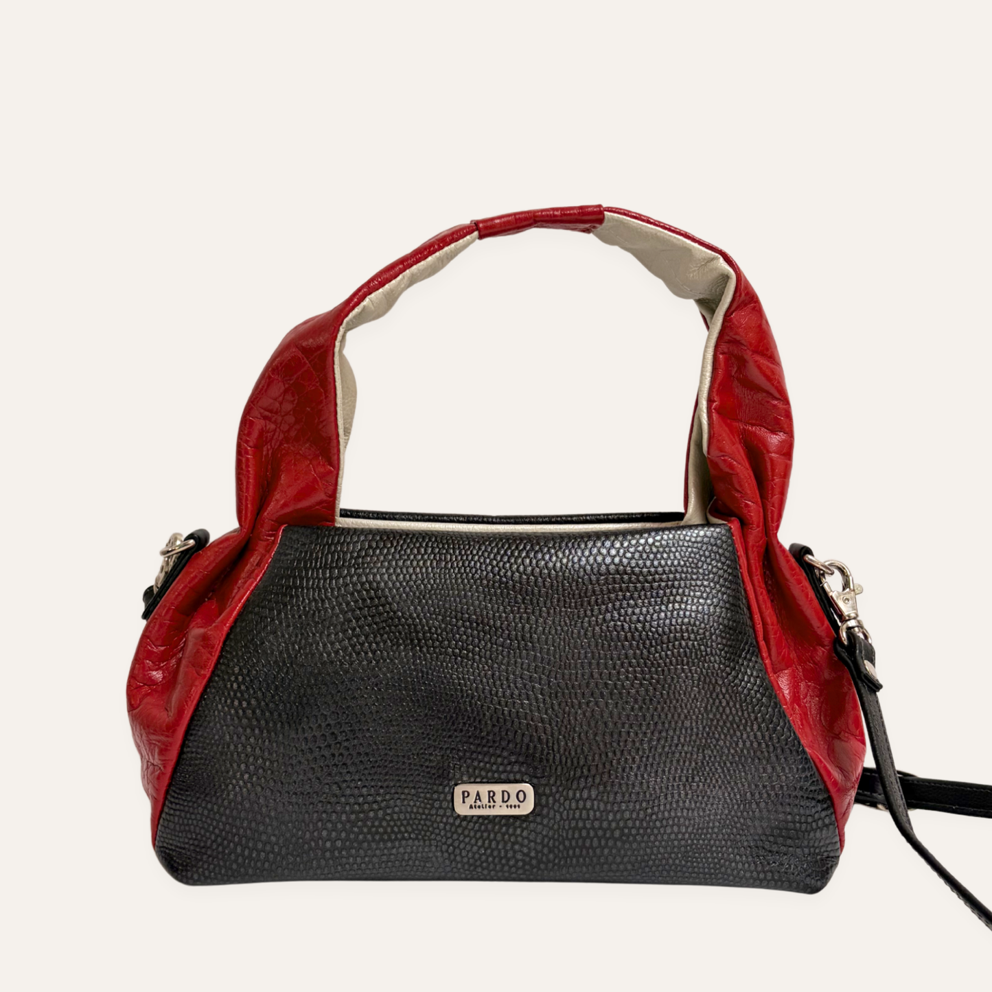 Mini boho asas fruncidas negro combinado