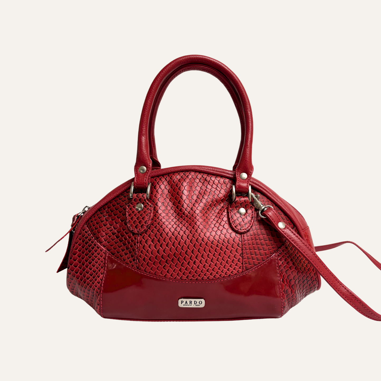 Cartera pequeña redonda roja