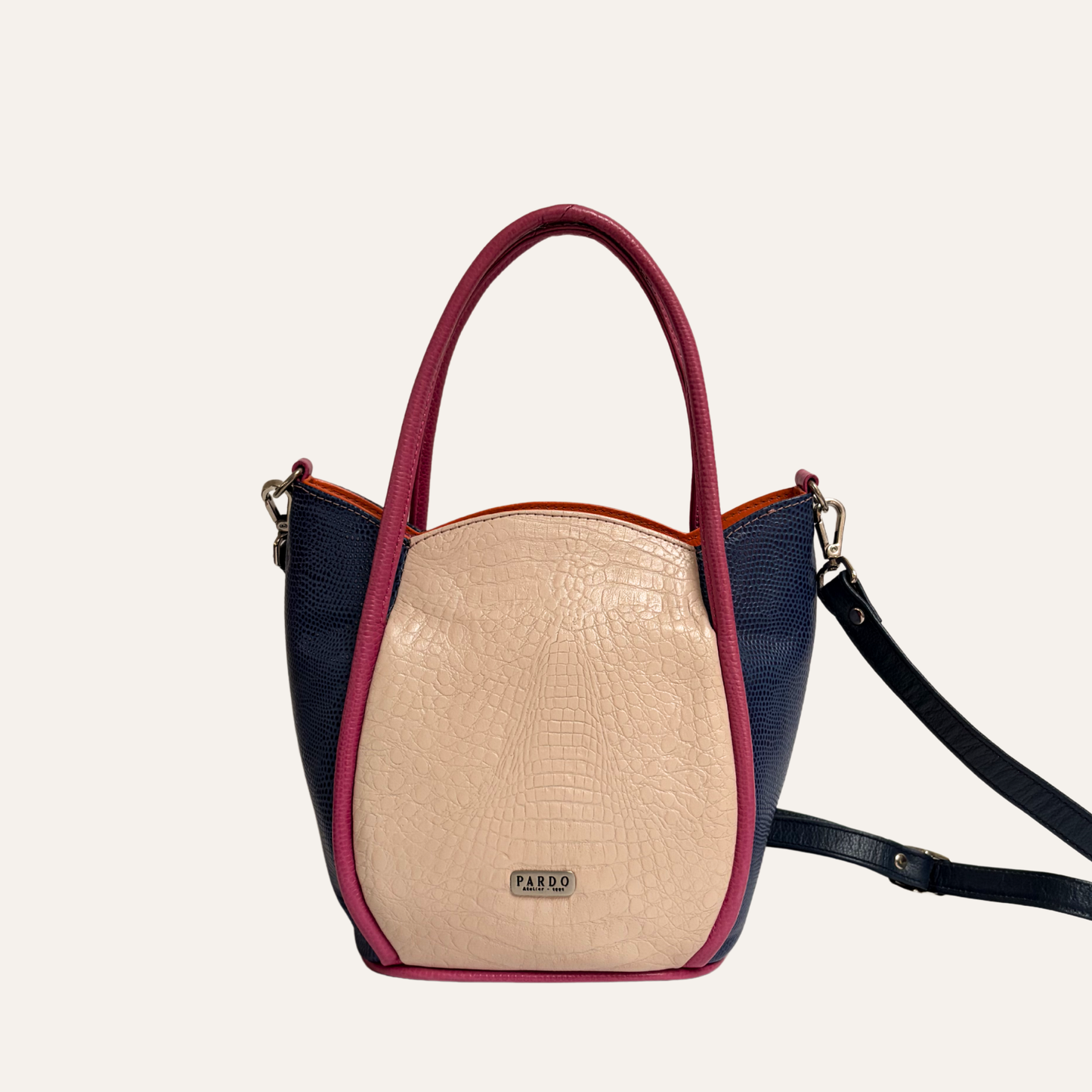 Cartera petalos rosa