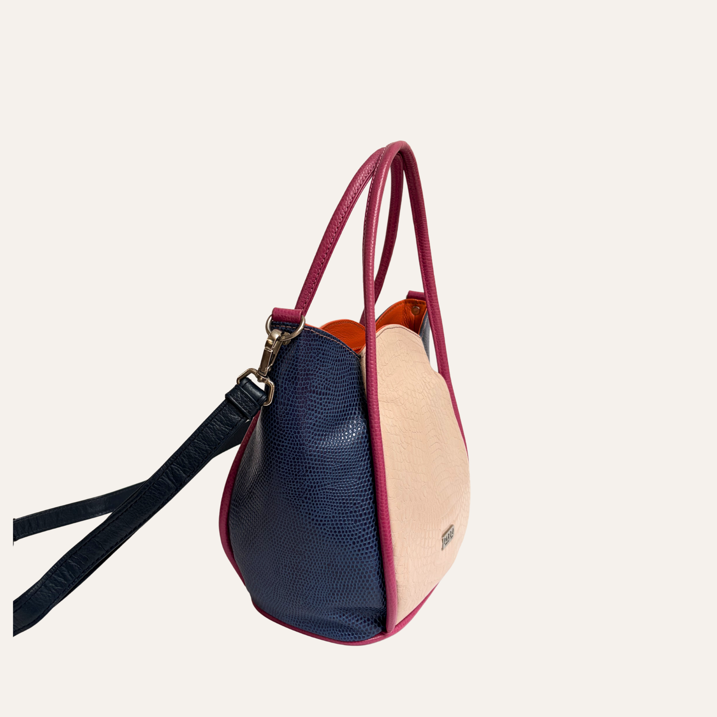 Cartera petalos rosa