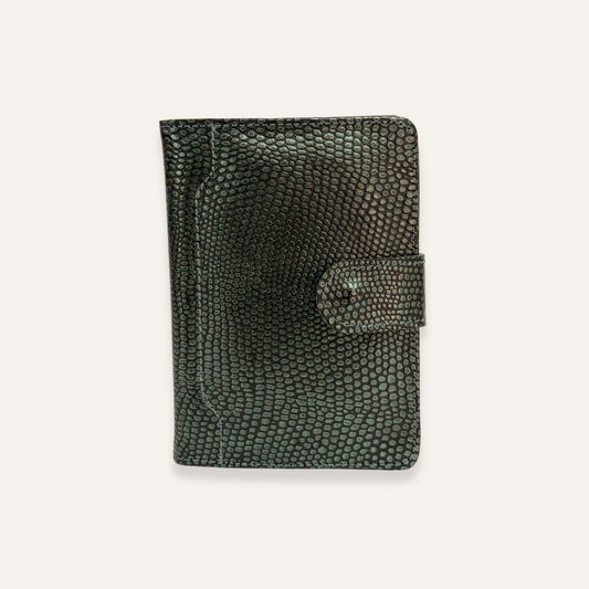 Porta pasaporte en cuero verde metalizado