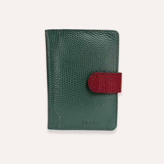 Porta pasaporte en cuero verde