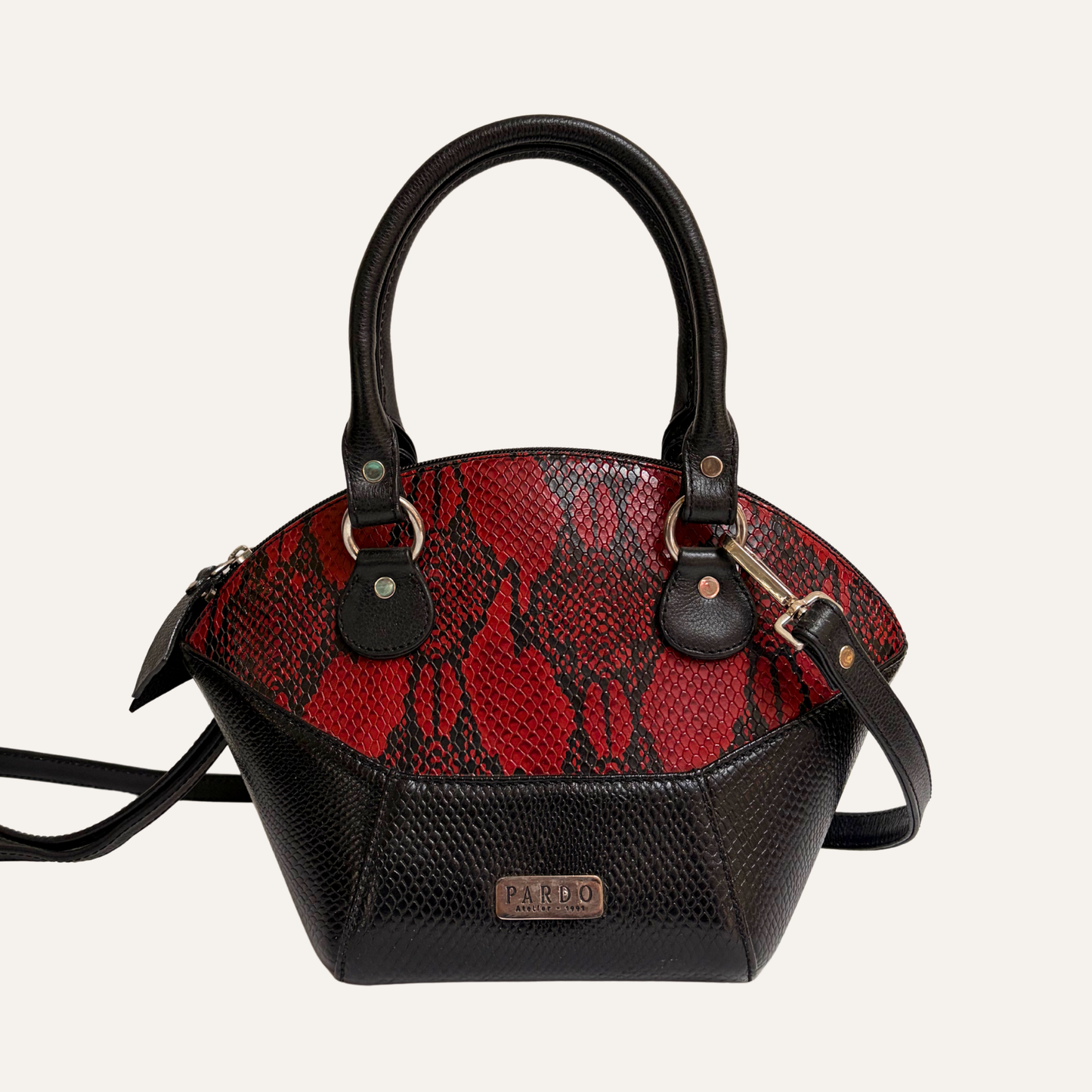 Cartera negra y roja