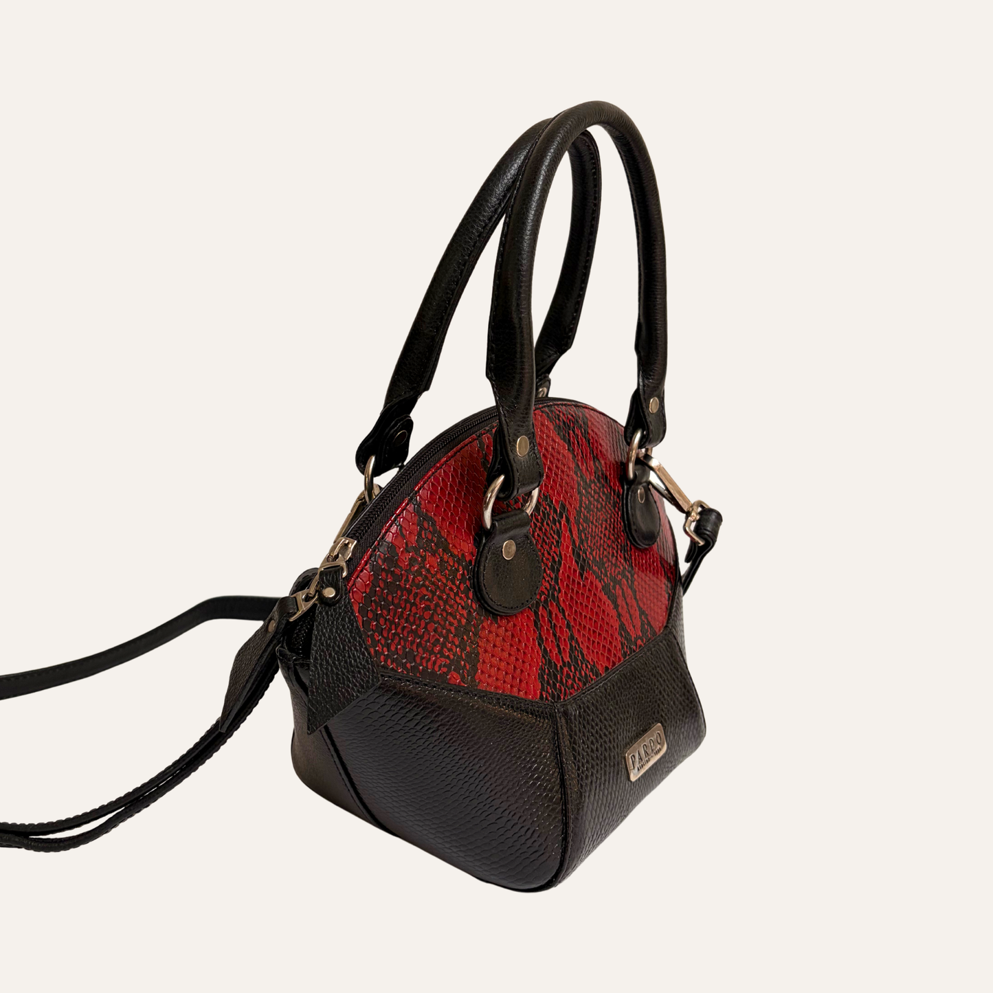 Cartera negra y roja
