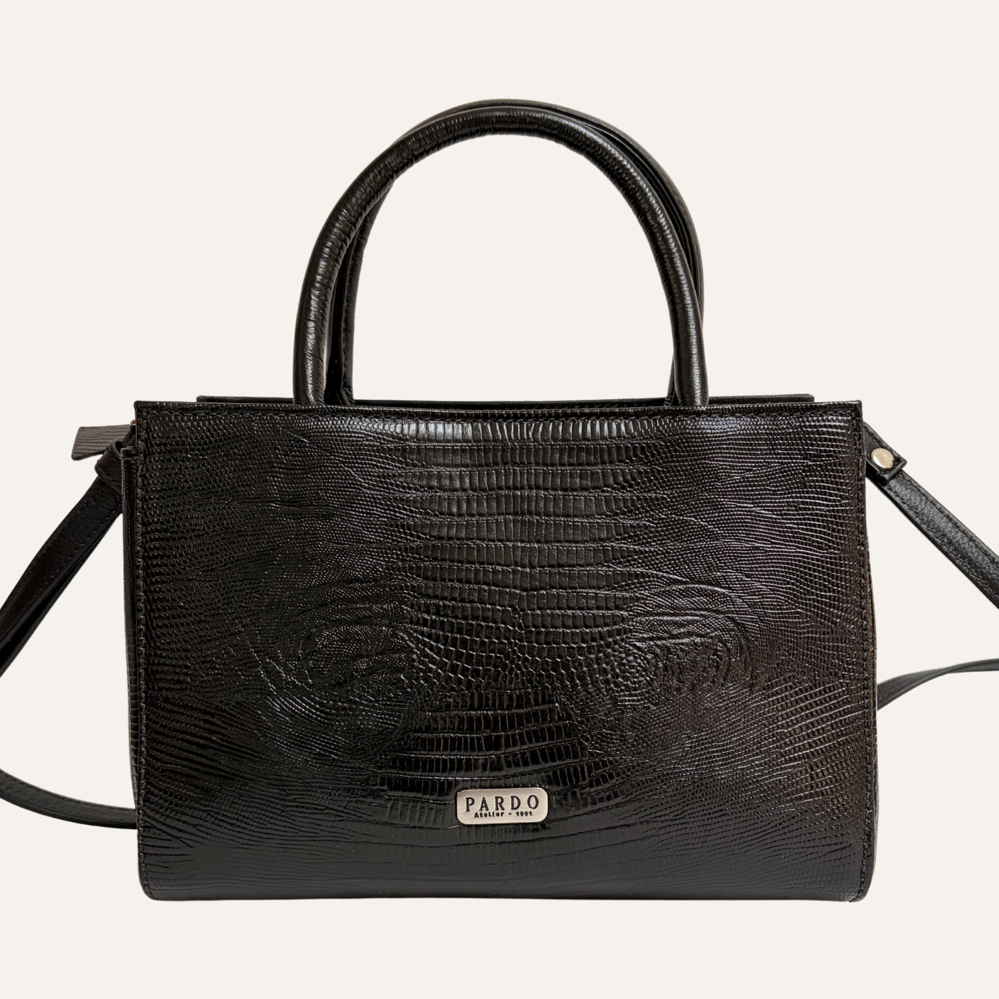 Cartera clasica estucturada negra