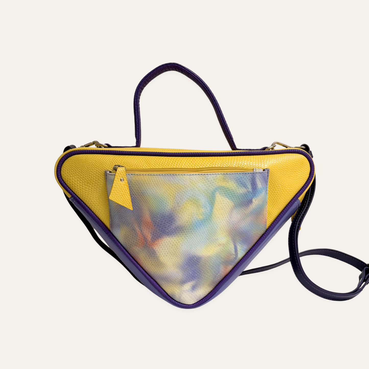 Cartera triangular lila marmolado