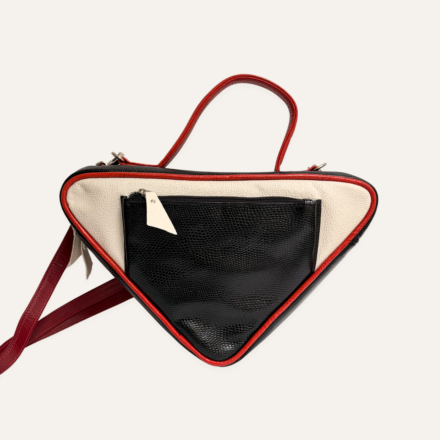 Cartera triangular negra combinada