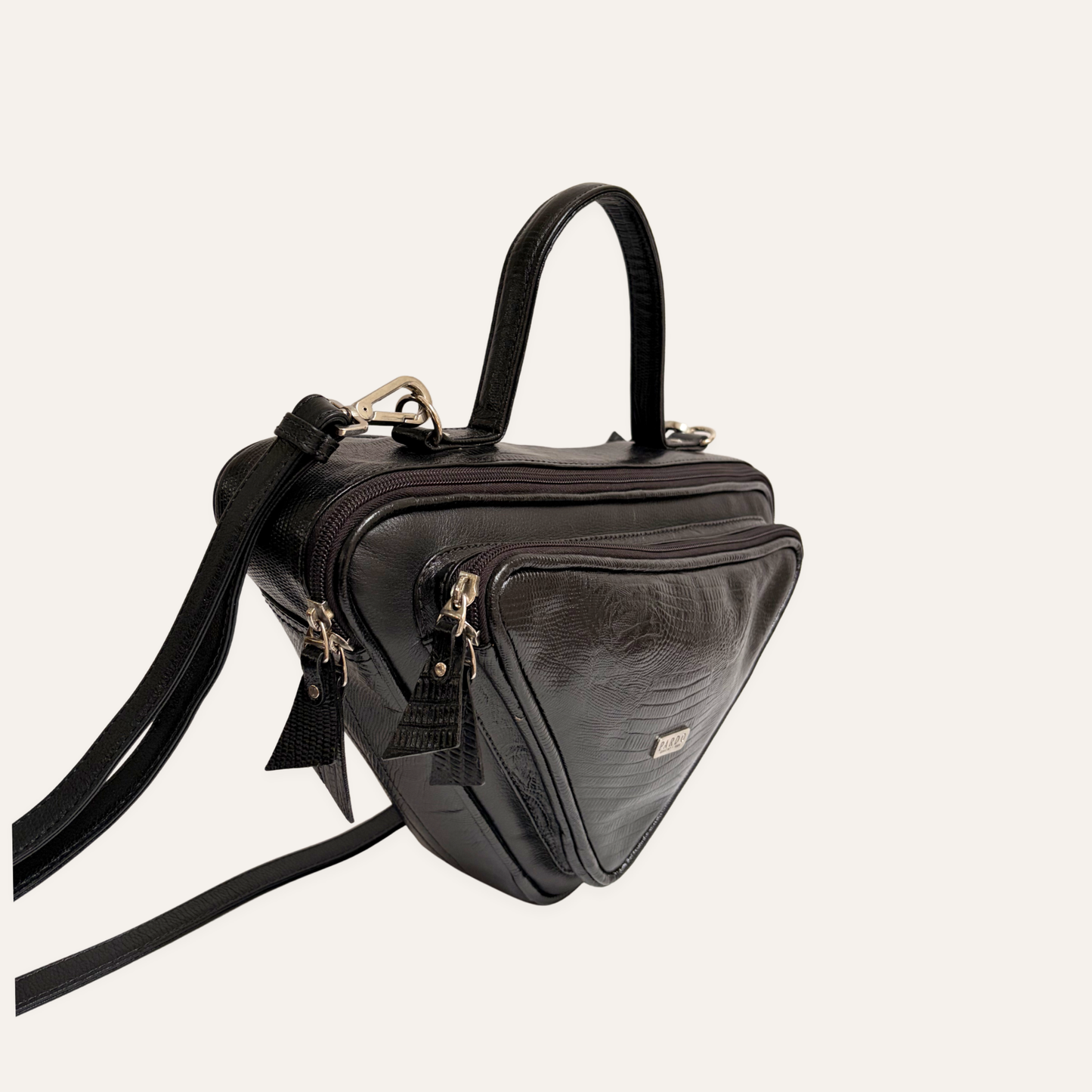 Cartera triangular negra
