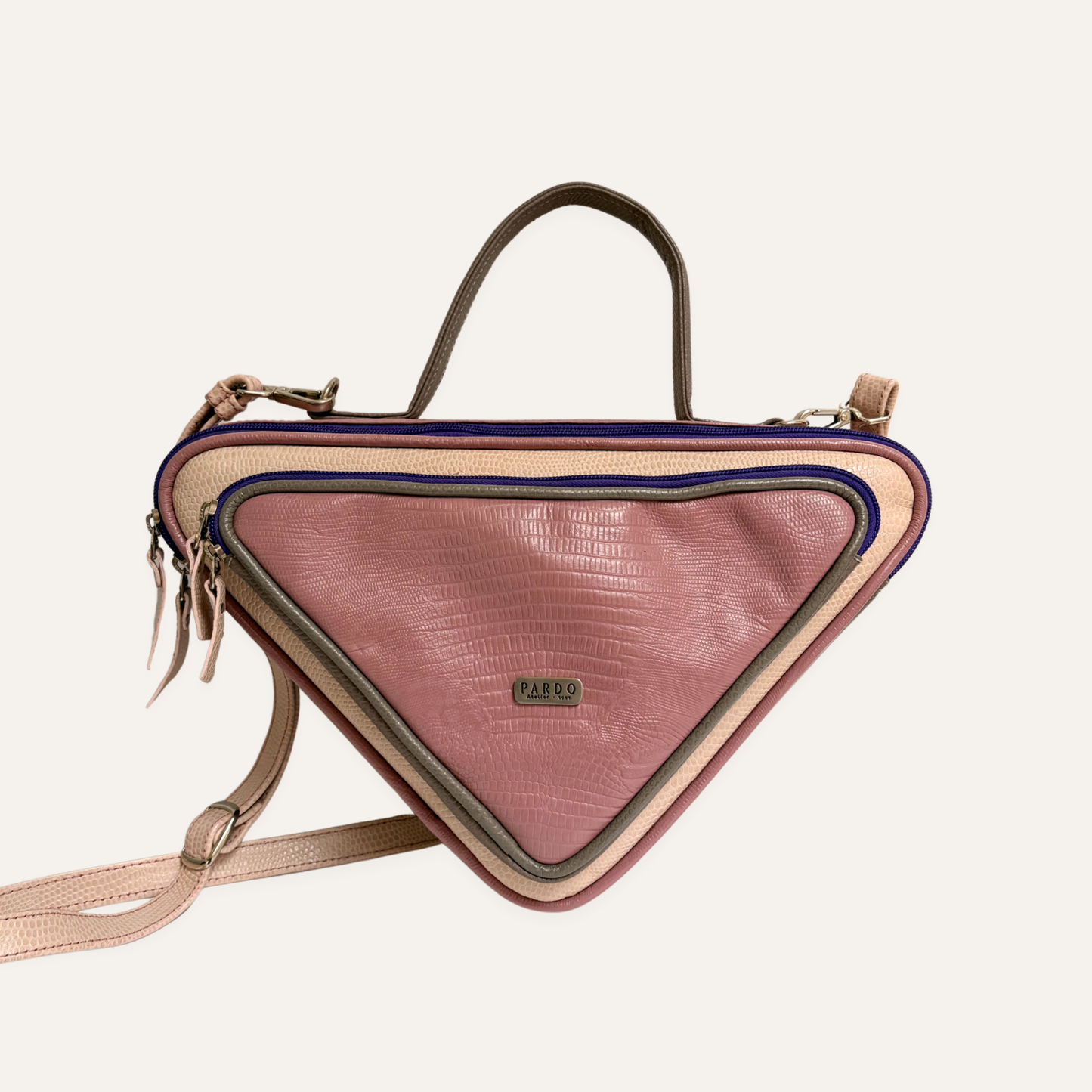 Cartera triangular rosa