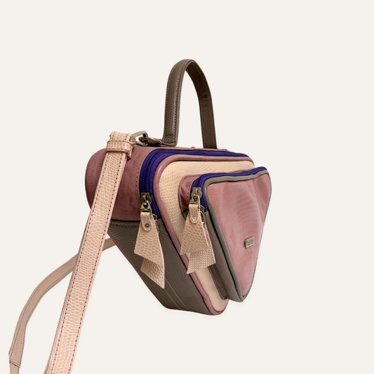 Cartera triangular rosa