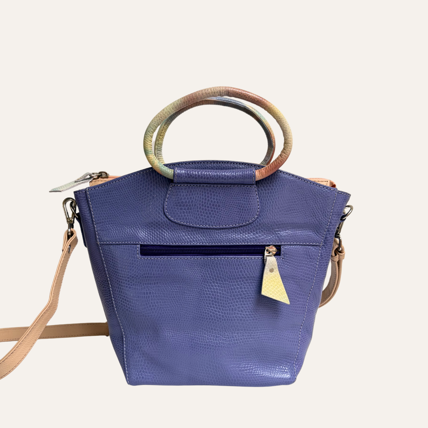 Cartera trapecio con asas