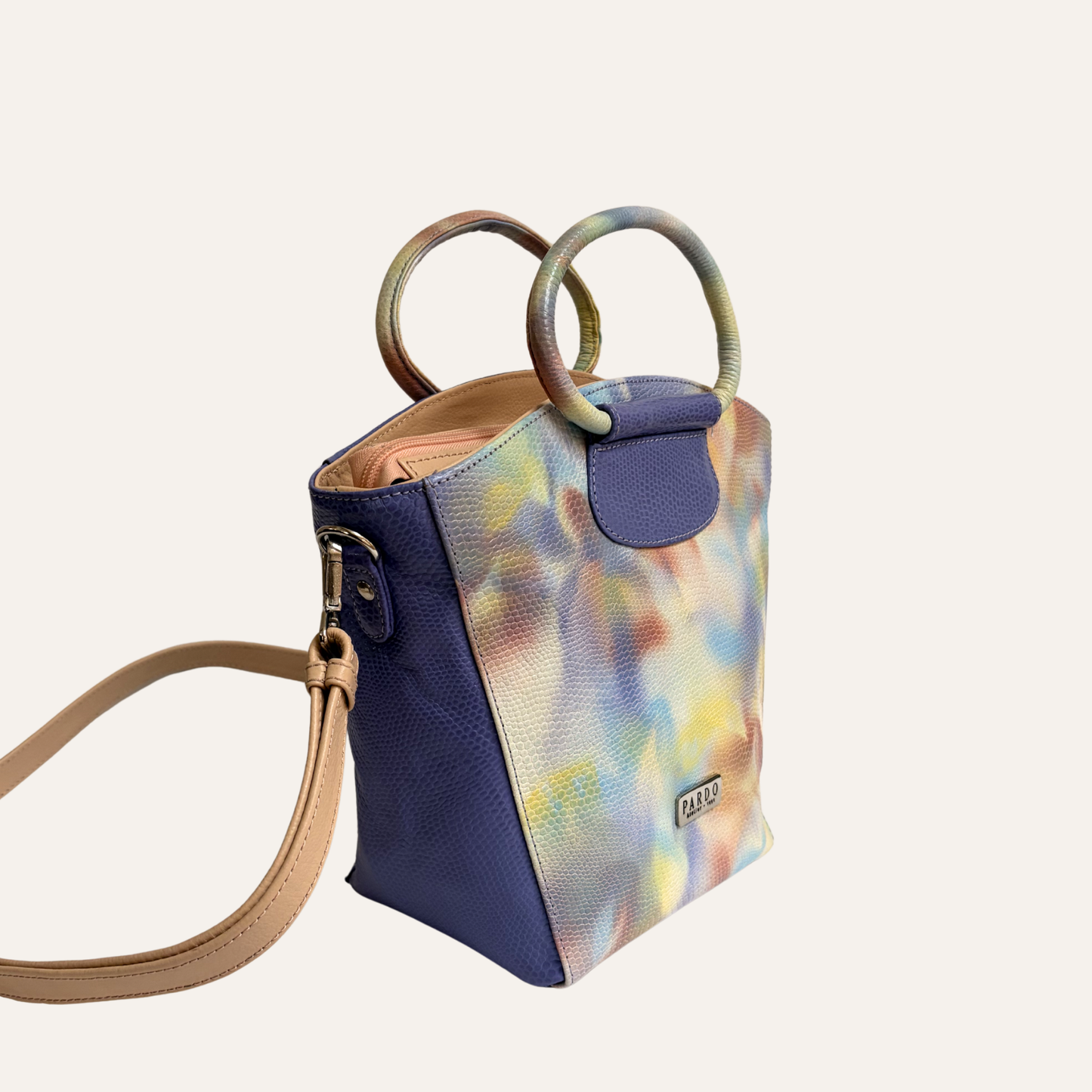 Cartera trapecio con asas